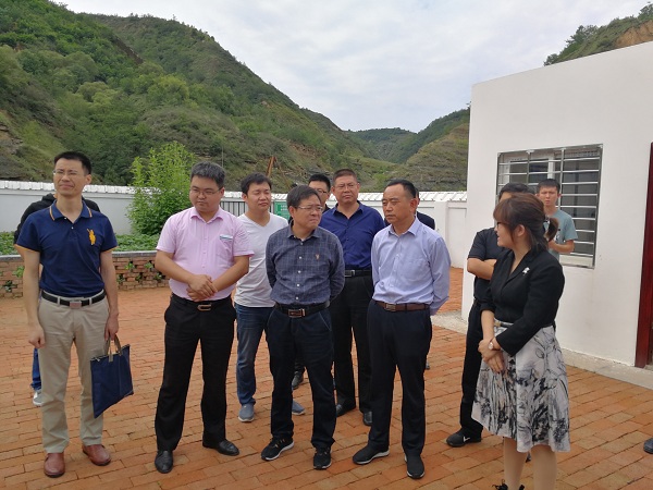 <b>水利部移民司（扶貧辦）勒宏強(qiáng)處長，省水利廳水利水電處處長白鵬翔、延安市水務(wù)局局長張拴林，副區(qū)長楊東和安塞區(qū)水務(wù)局、扶貧局等調(diào)研安塞供水工程</b>